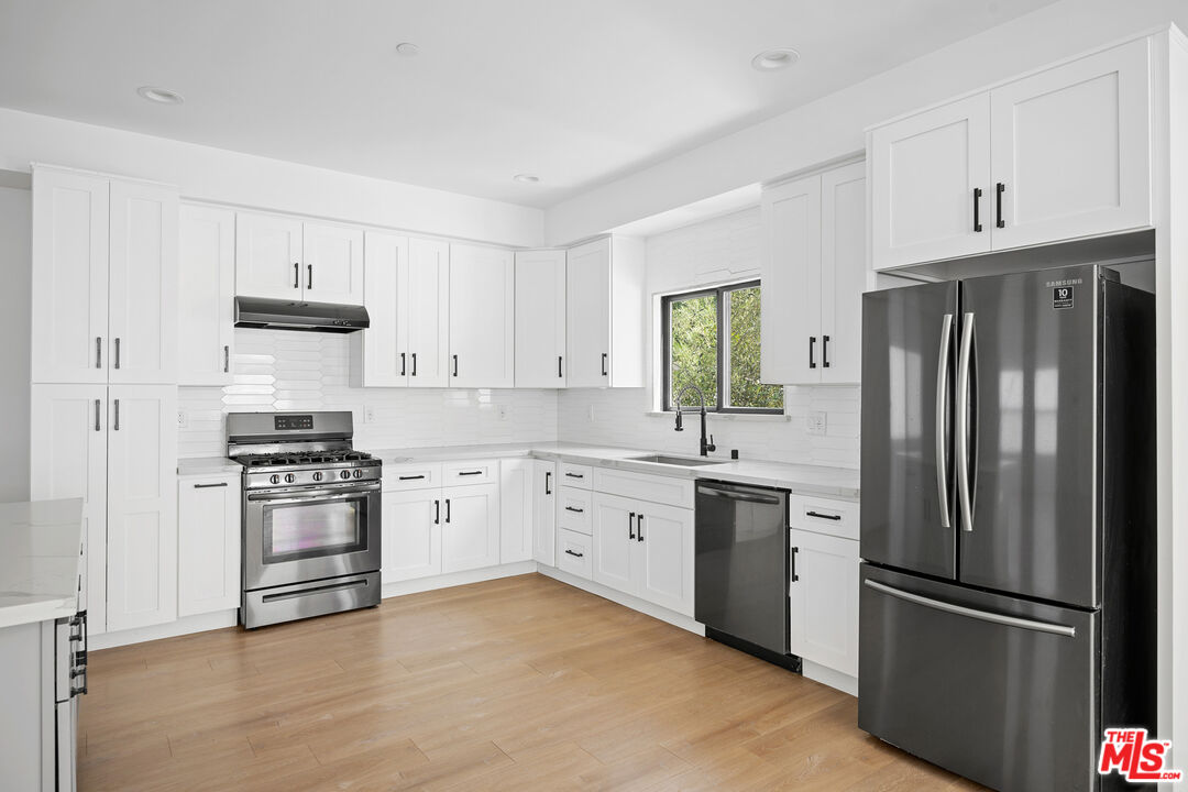 5826 Craner Ave Unit: 5826