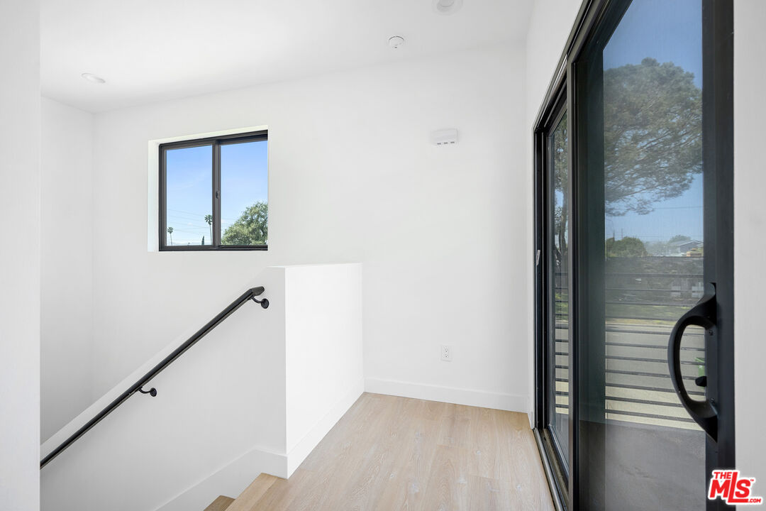 5826 Craner Ave Unit: 5826
