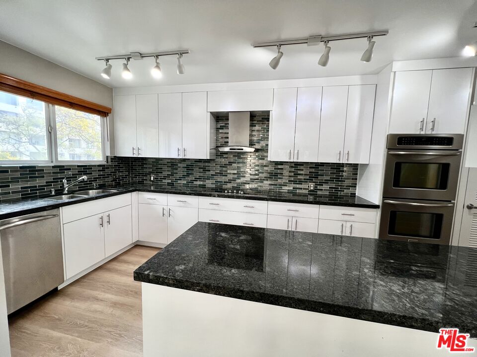 415 N Palm DR Unit: 301
