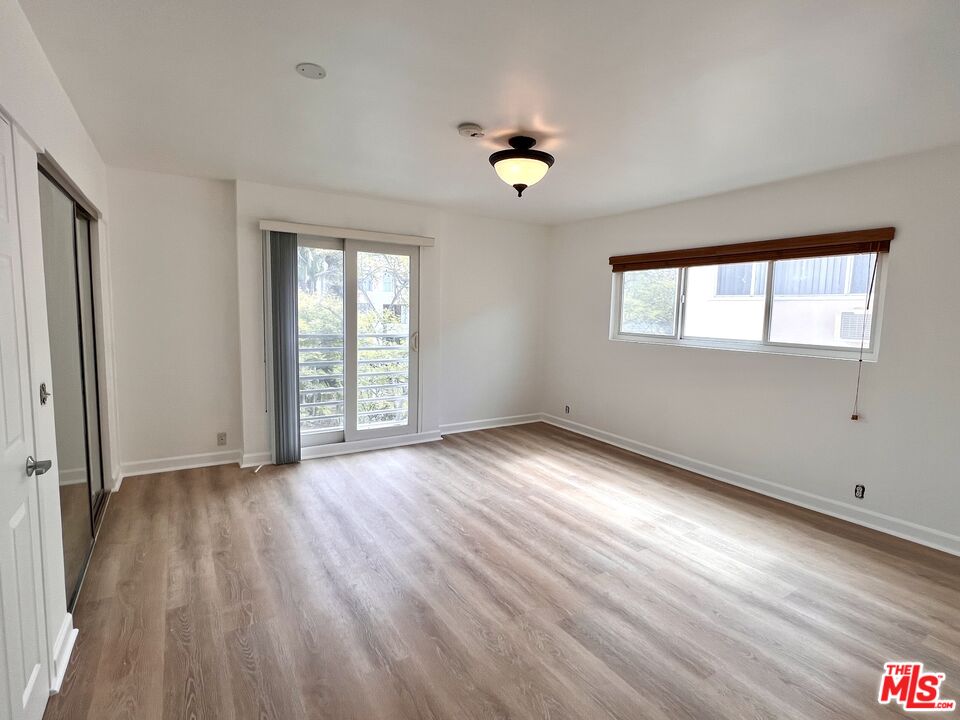 415 N Palm DR Unit: 301