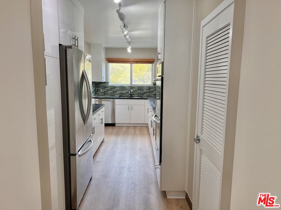 415 N Palm DR Unit: 301