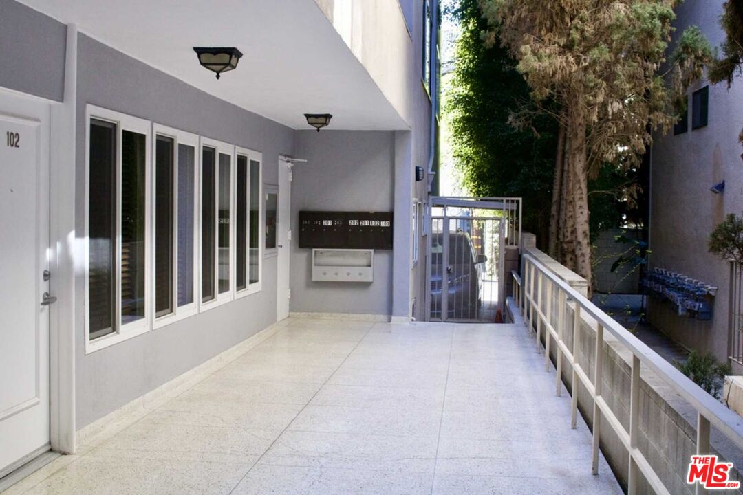 415 N Palm DR Unit: 301