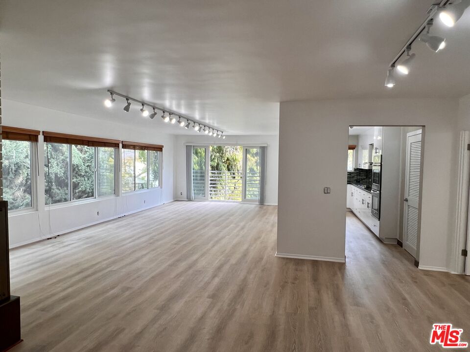 415 N Palm DR Unit: 301