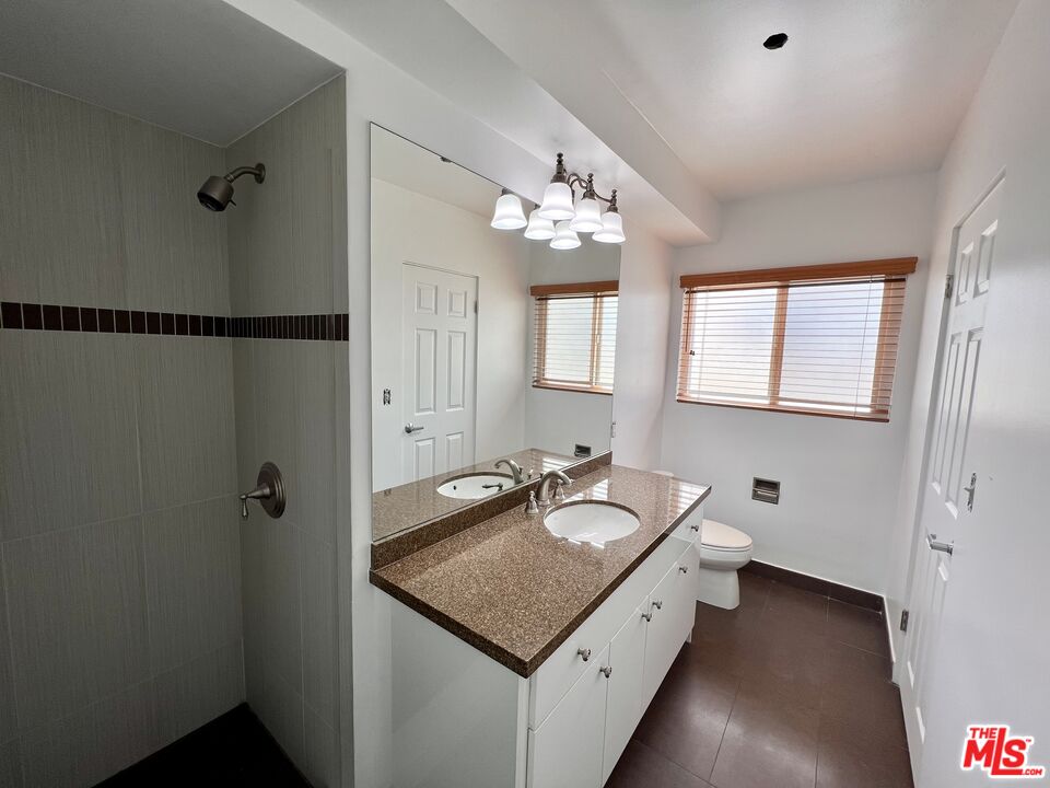 415 N Palm DR Unit: 301