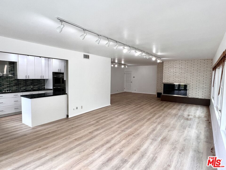 415 N Palm DR Unit: 301