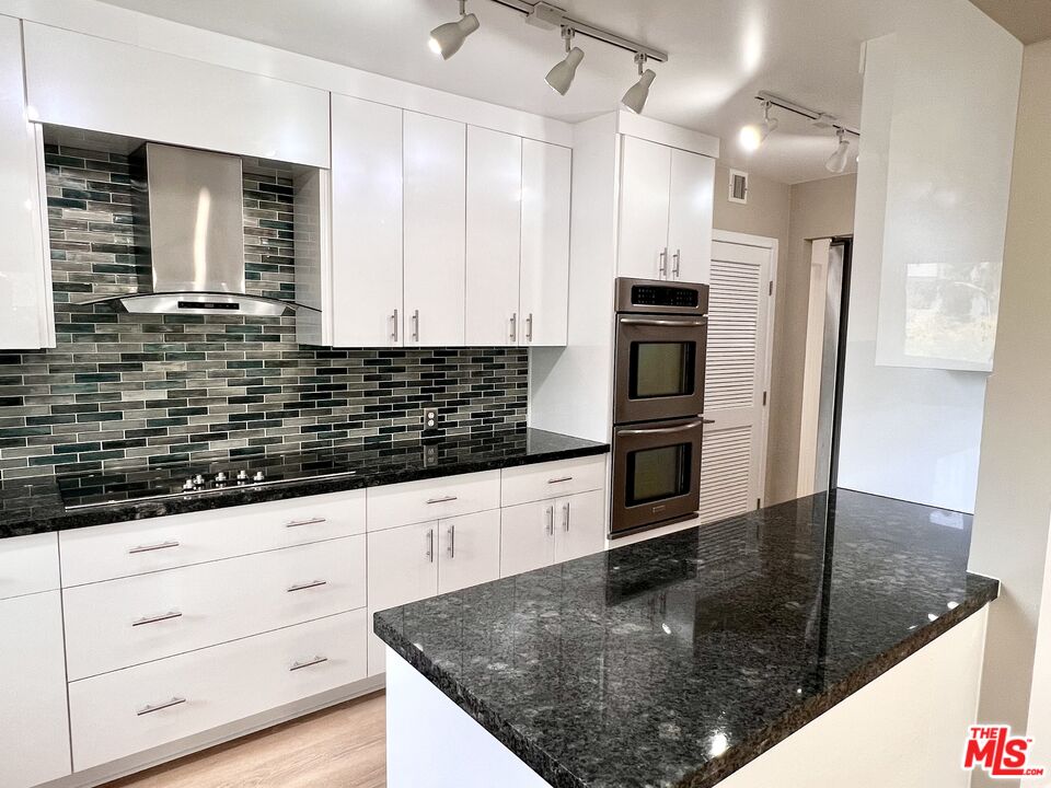 415 N Palm DR Unit: 301