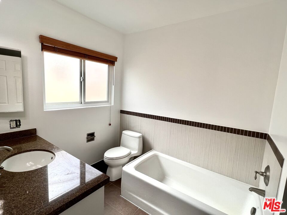 415 N Palm DR Unit: 301