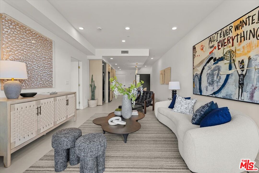 1257 N Sweetzer Ave Unit: 202