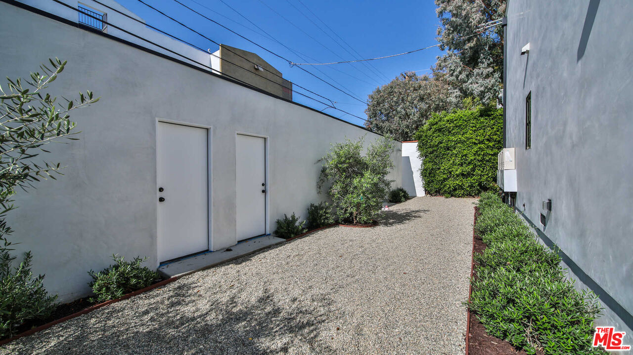 845 N Alfred St