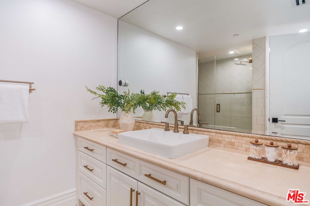 1530 Camden Ave Unit: 305
