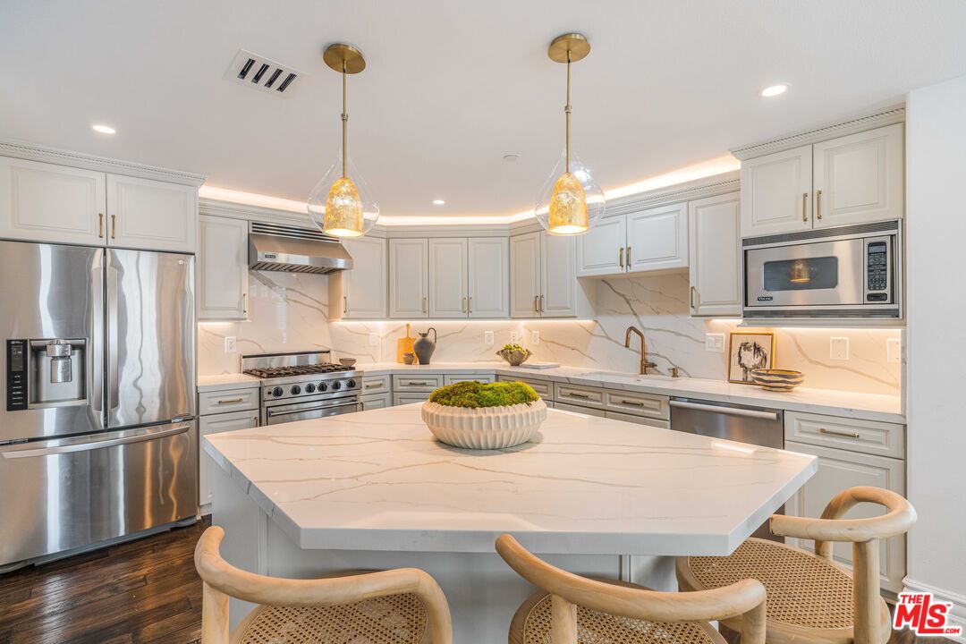 1530 Camden Ave Unit: 305