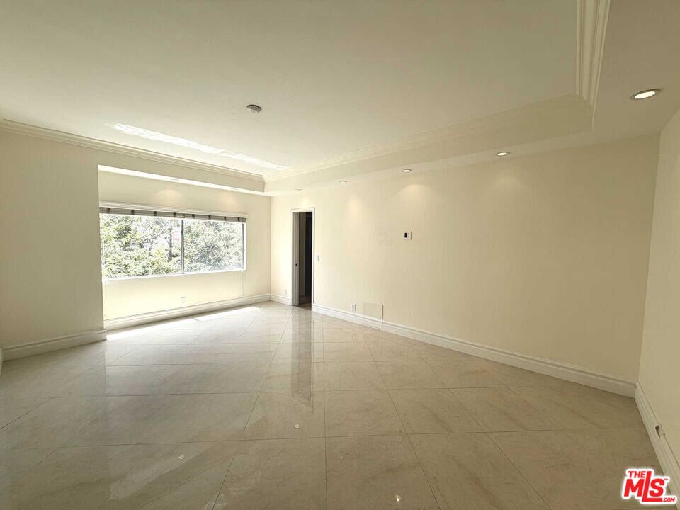121 S Palm Dr Unit: 404