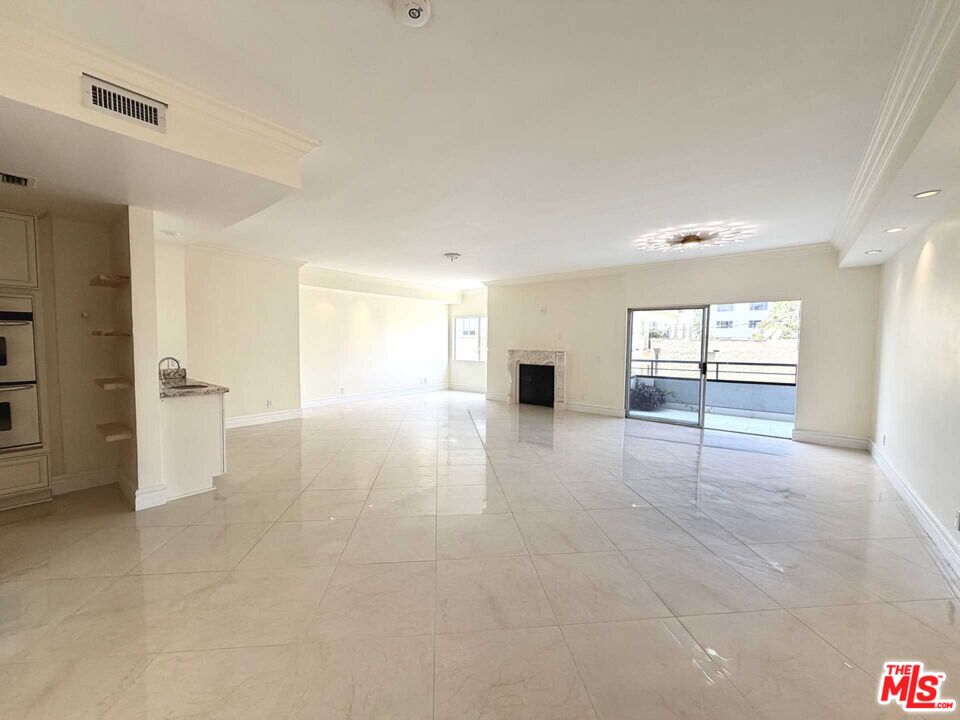 121 S Palm Dr Unit: 404