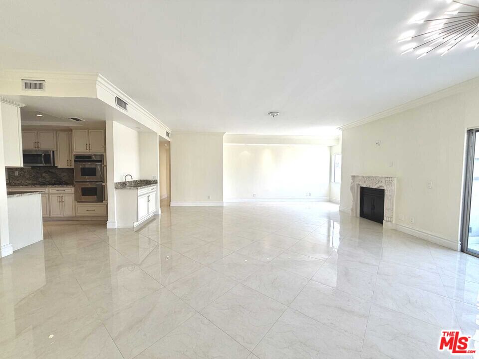 121 S Palm Dr Unit: 404