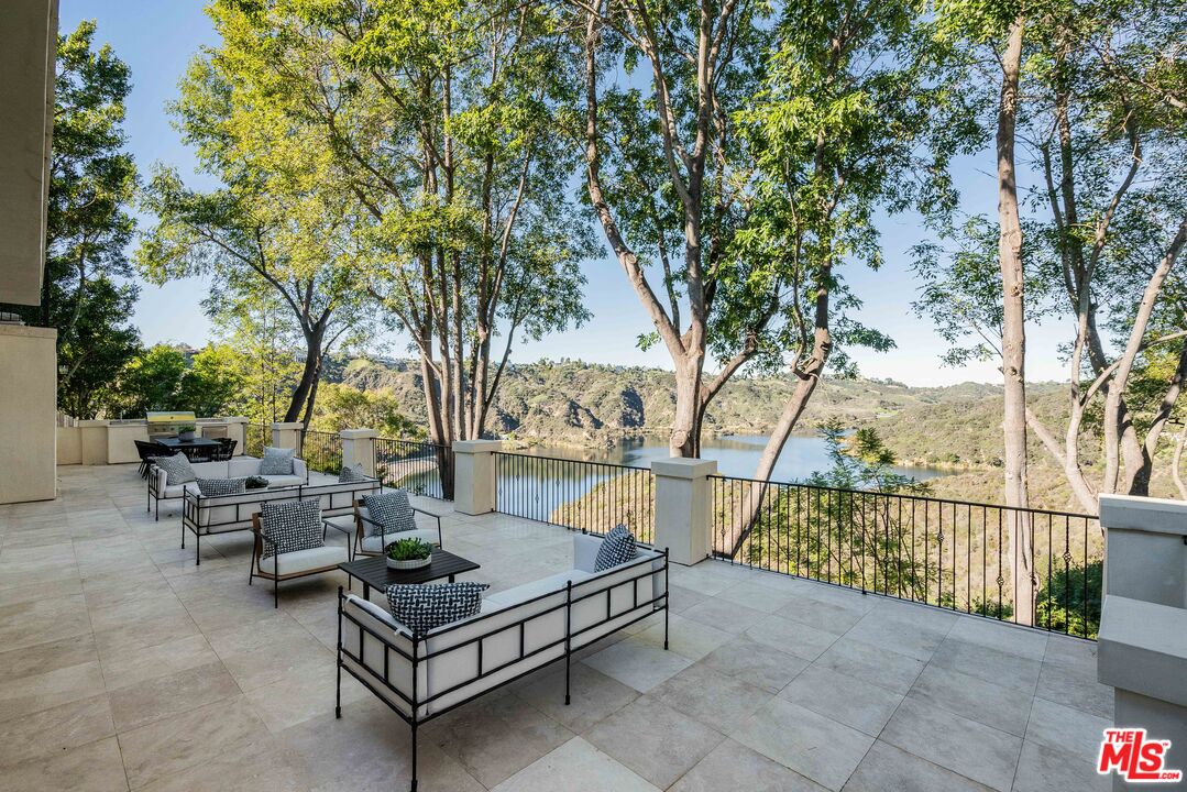 1900 Bel Air Rd