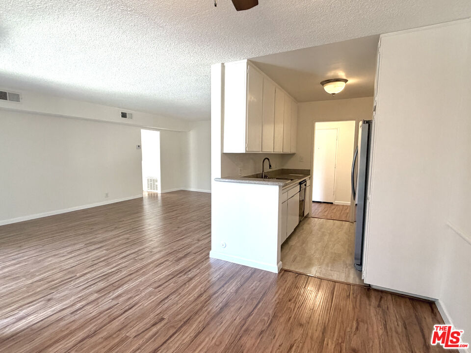 711 Orange Grove Ave Unit: 203