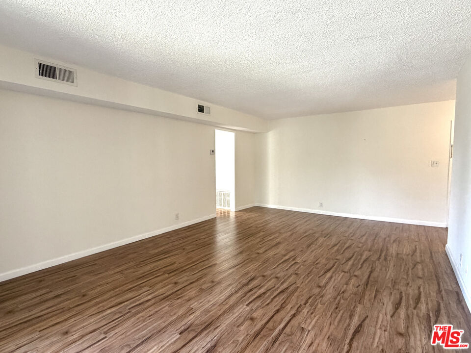 711 Orange Grove Ave Unit: 203