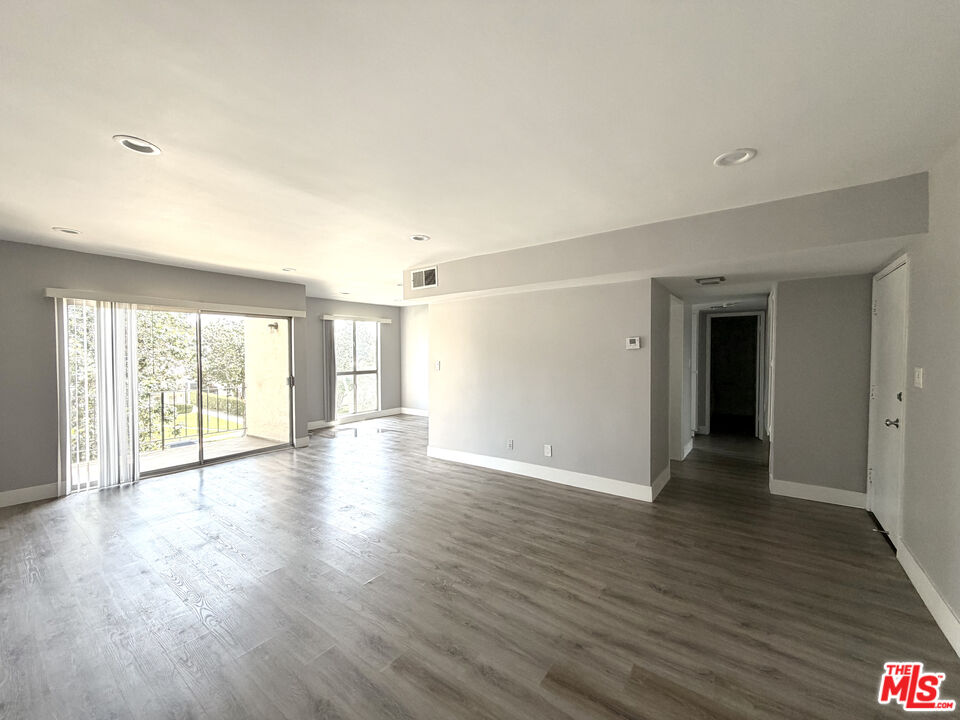 711 Orange Grove Ave Unit: 301