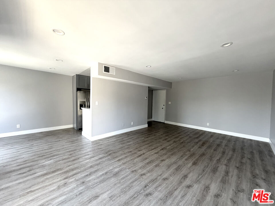 711 Orange Grove Ave Unit: 301