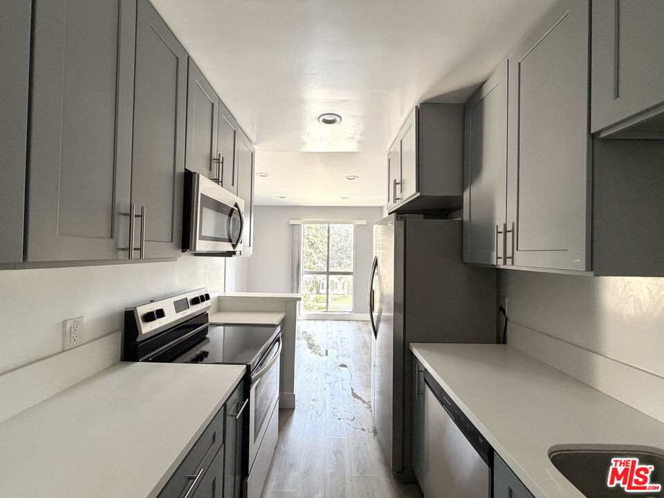 711 Orange Grove Ave Unit: 301