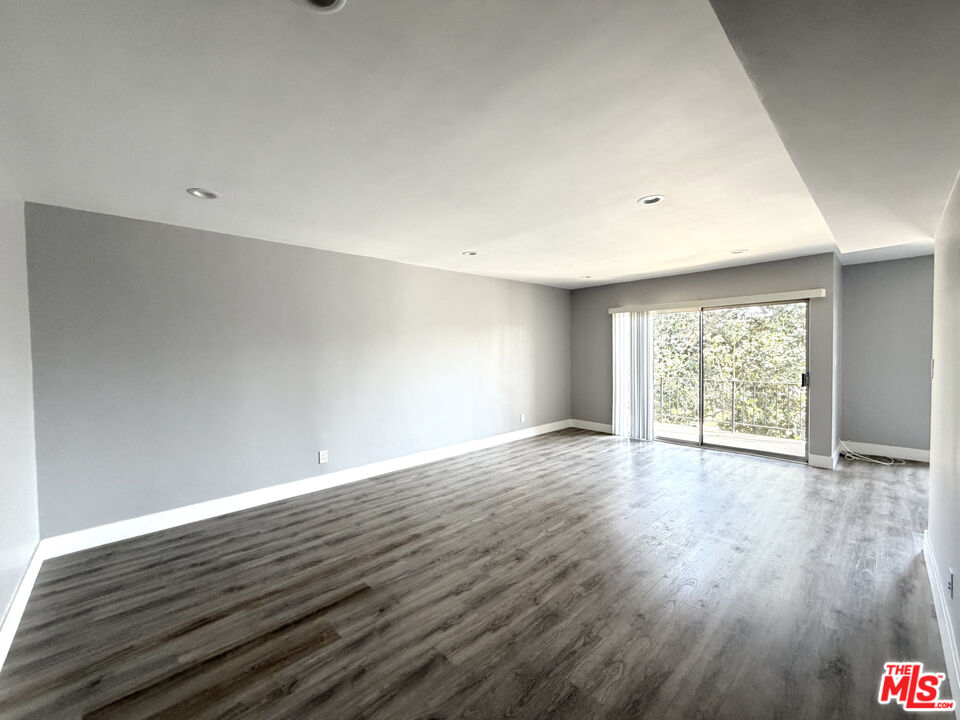 711 Orange Grove Ave Unit: 301