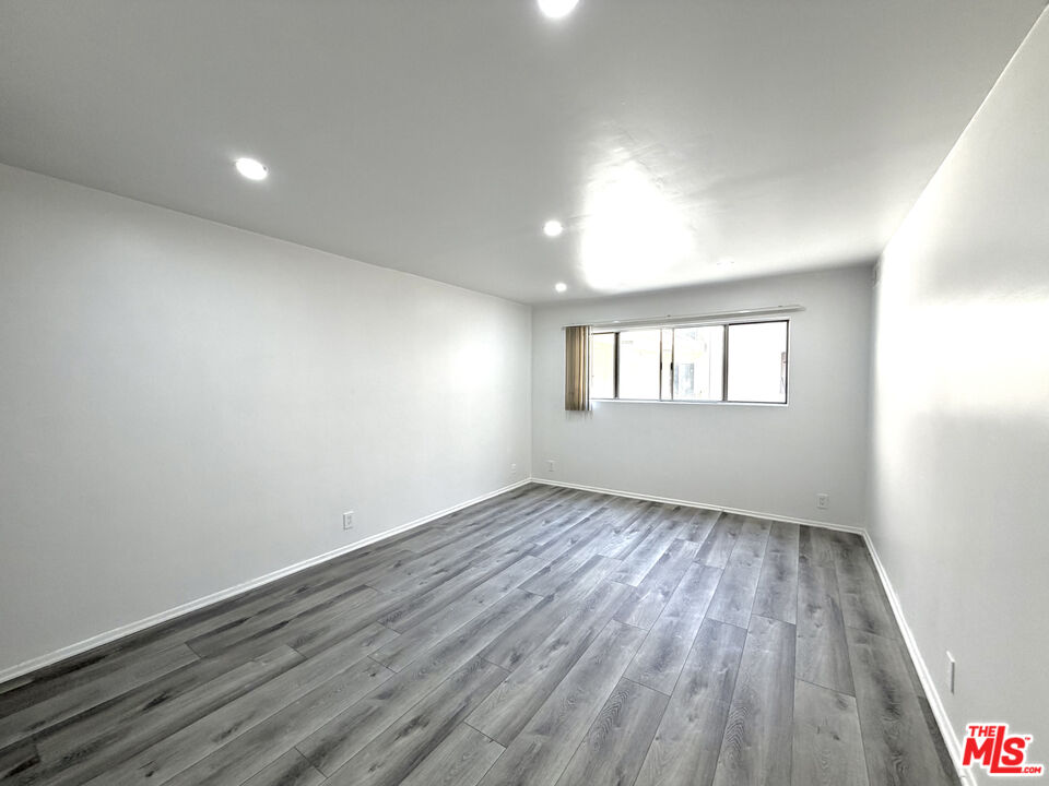 711 Orange Grove Ave Unit: 214