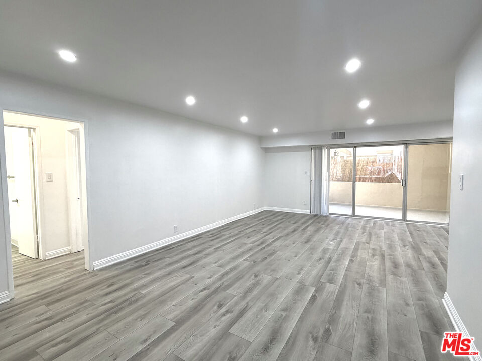711 Orange Grove Ave Unit: 214
