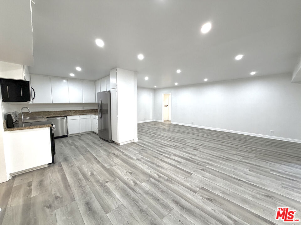 711 Orange Grove Ave Unit: 214