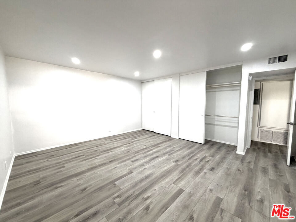 711 Orange Grove Ave Unit: 214