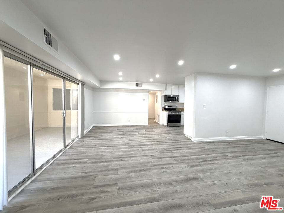 711 Orange Grove Ave Unit: 214