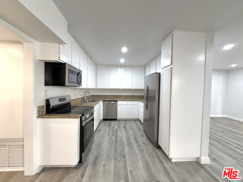 711 Orange Grove Ave Unit: 214
