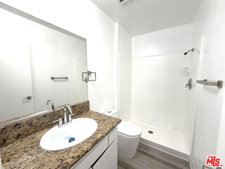 711 Orange Grove Ave Unit: 214