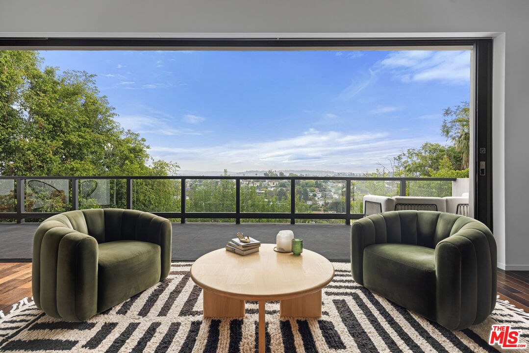 2300 Ronda Vista Dr