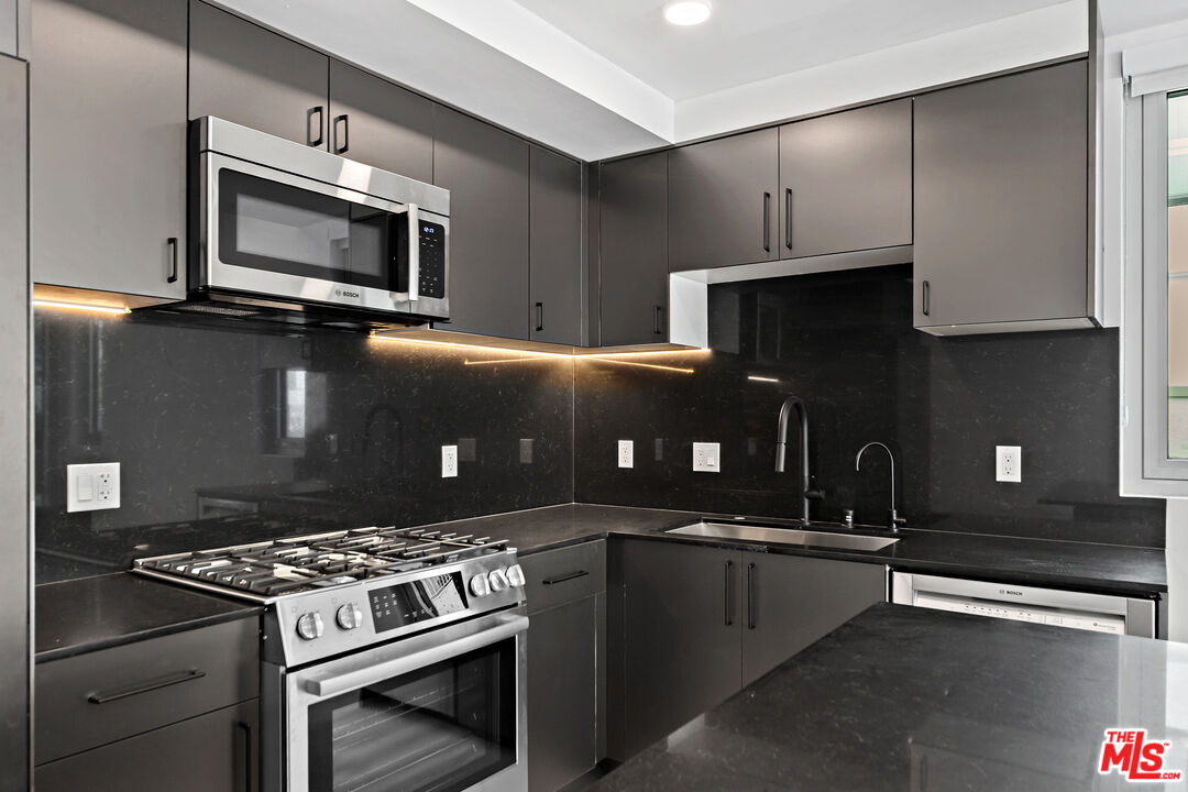 1257 N Sweetzer Ave Unit: 103