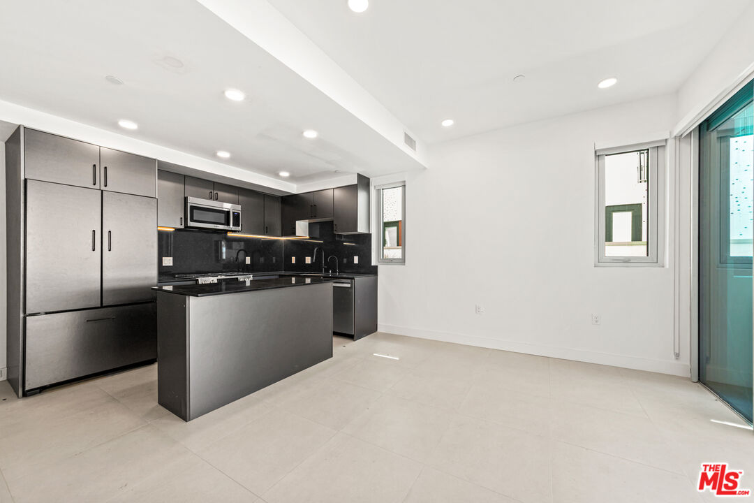 1257 N Sweetzer Ave Unit: 103