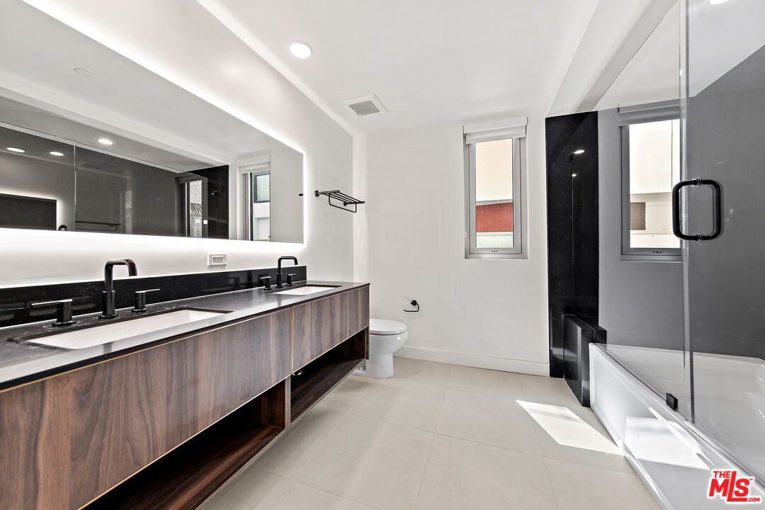 1257 N Sweetzer Ave Unit: 103