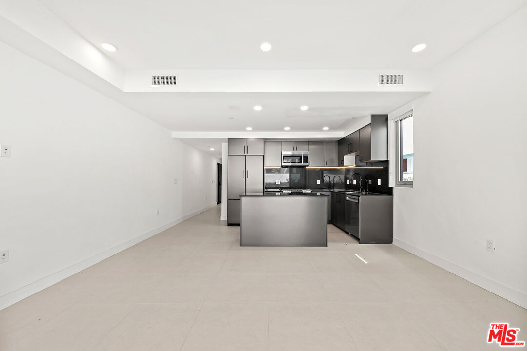 1257 N Sweetzer Ave Unit: 103