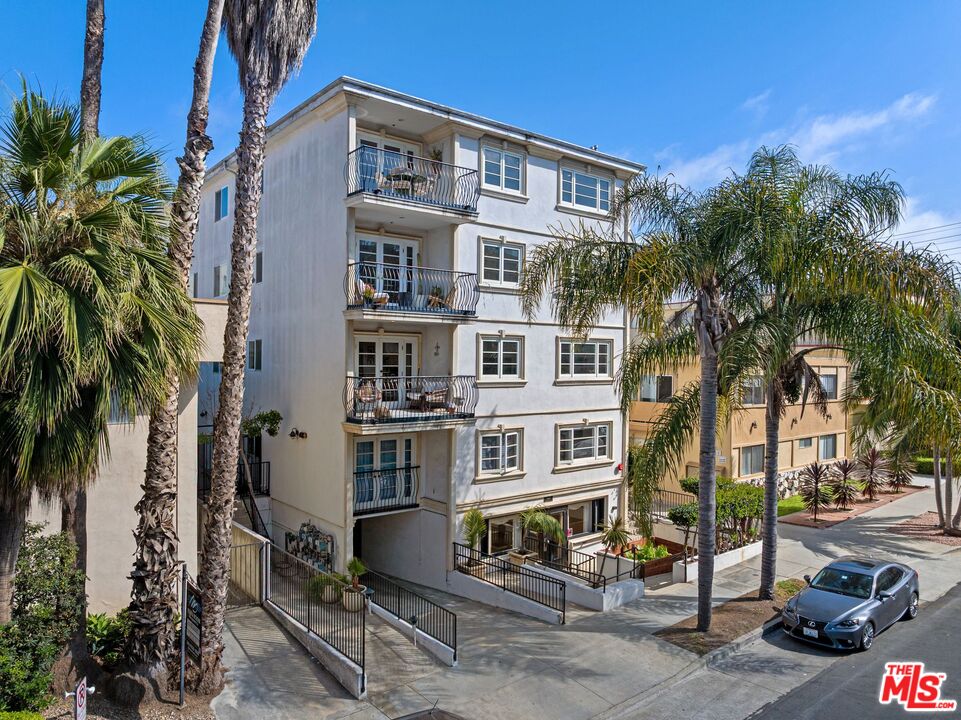 11842 Darlington Ave Unit: 201