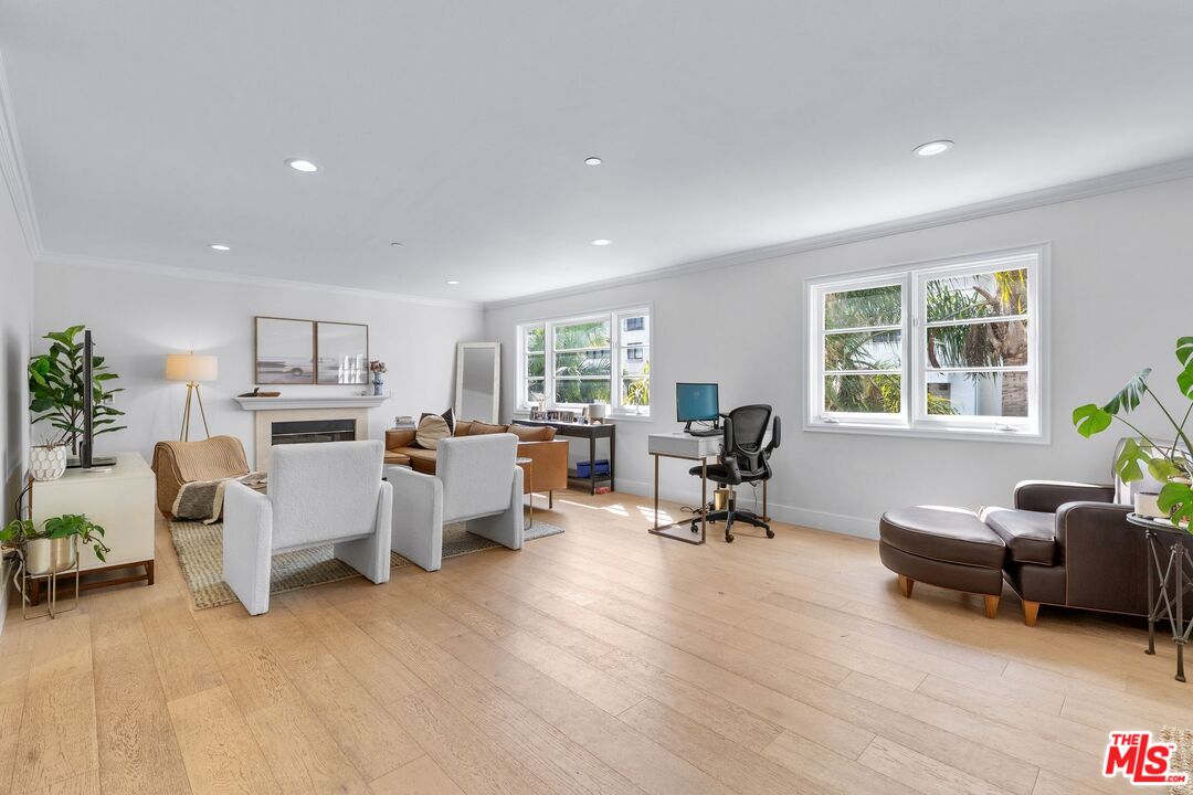 11842 Darlington Ave Unit: 201