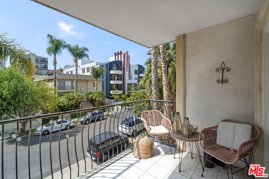 11842 Darlington Ave Unit: 201