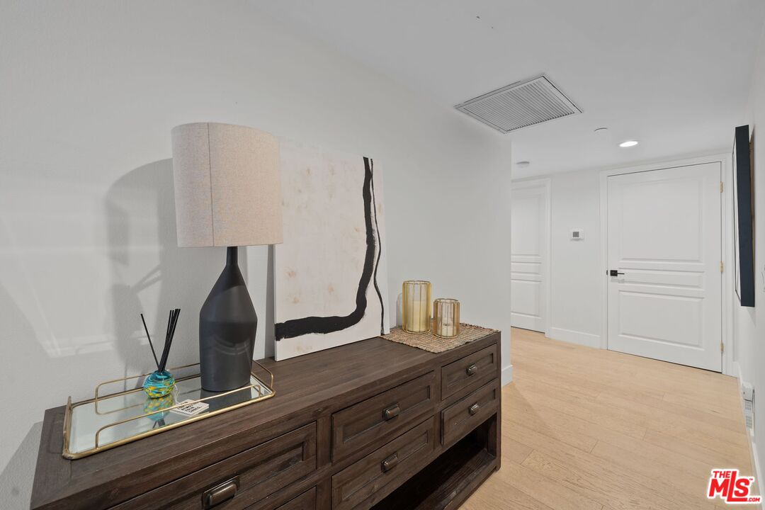 11842 Darlington Ave Unit: 201