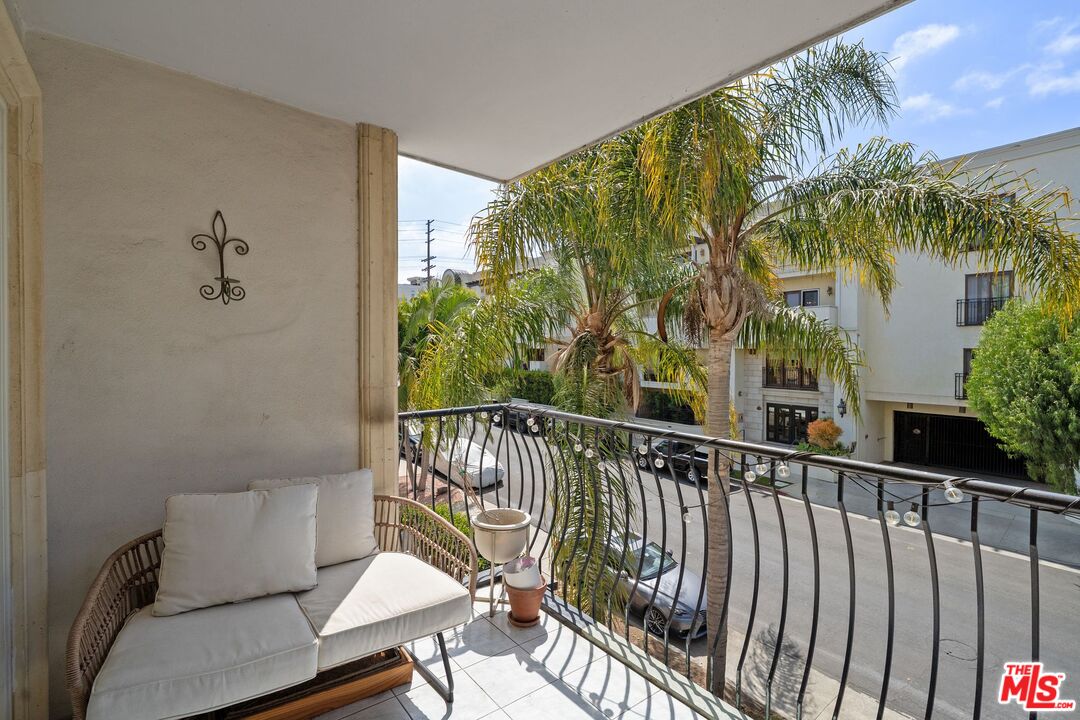 11842 Darlington Ave Unit: 201