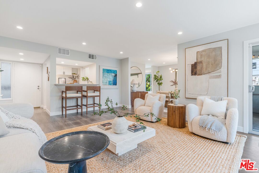 930 California Ave Unit: 201