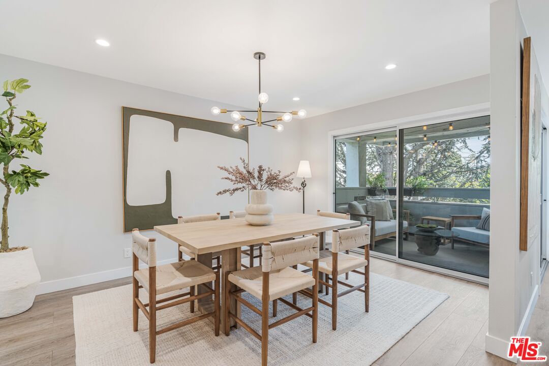 930 California Ave Unit: 201