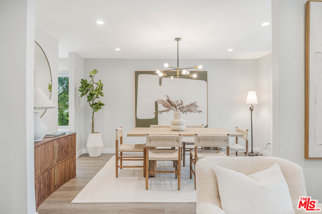 930 California Ave Unit: 201