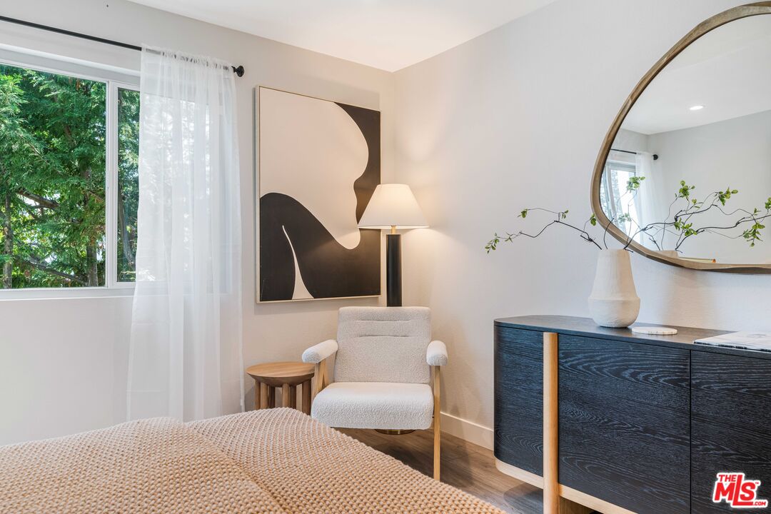 930 California Ave Unit: 201