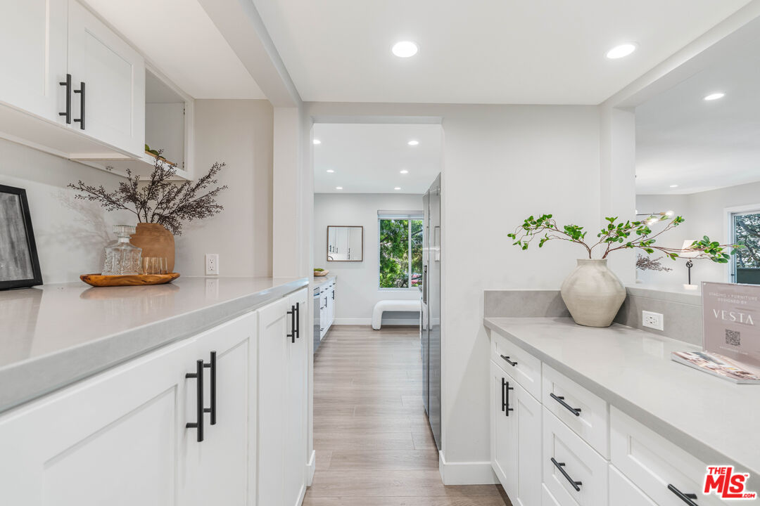 930 California Ave Unit: 201