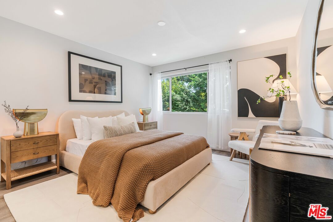 930 California Ave Unit: 201