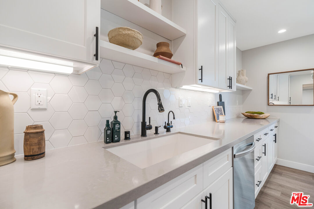 930 California Ave Unit: 201