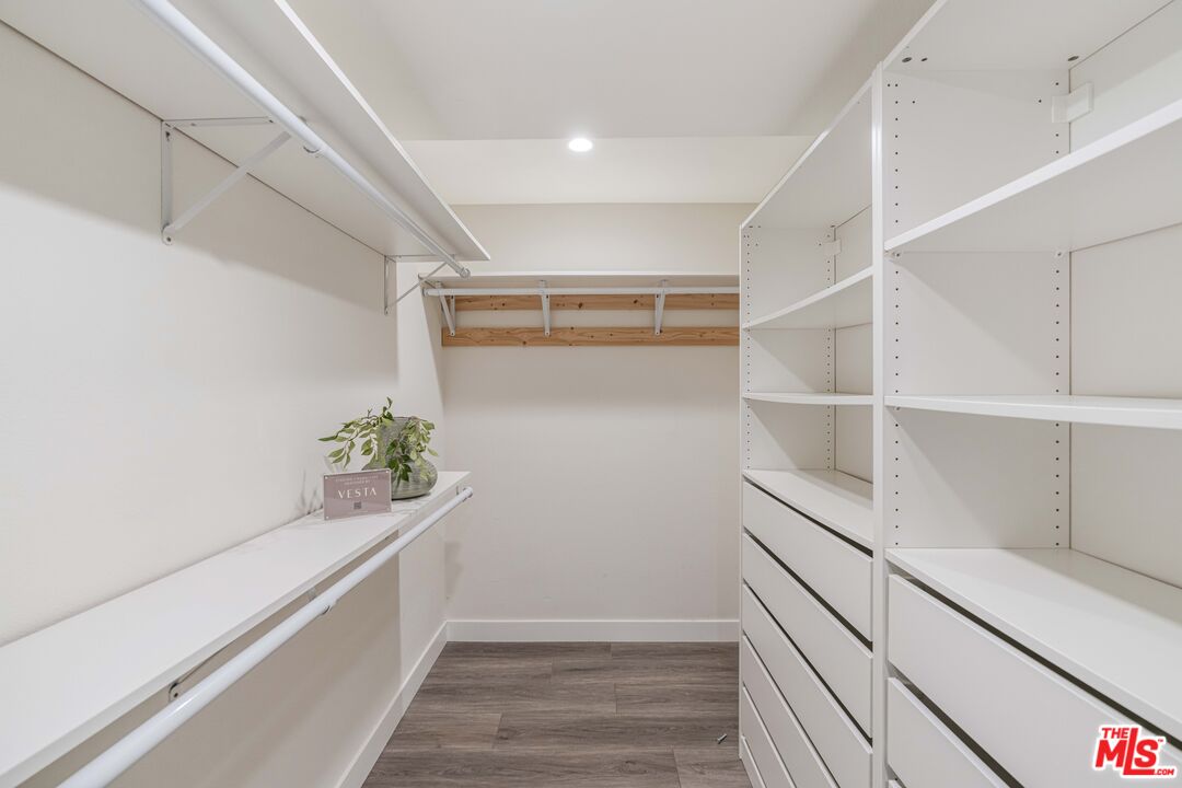 930 California Ave Unit: 201